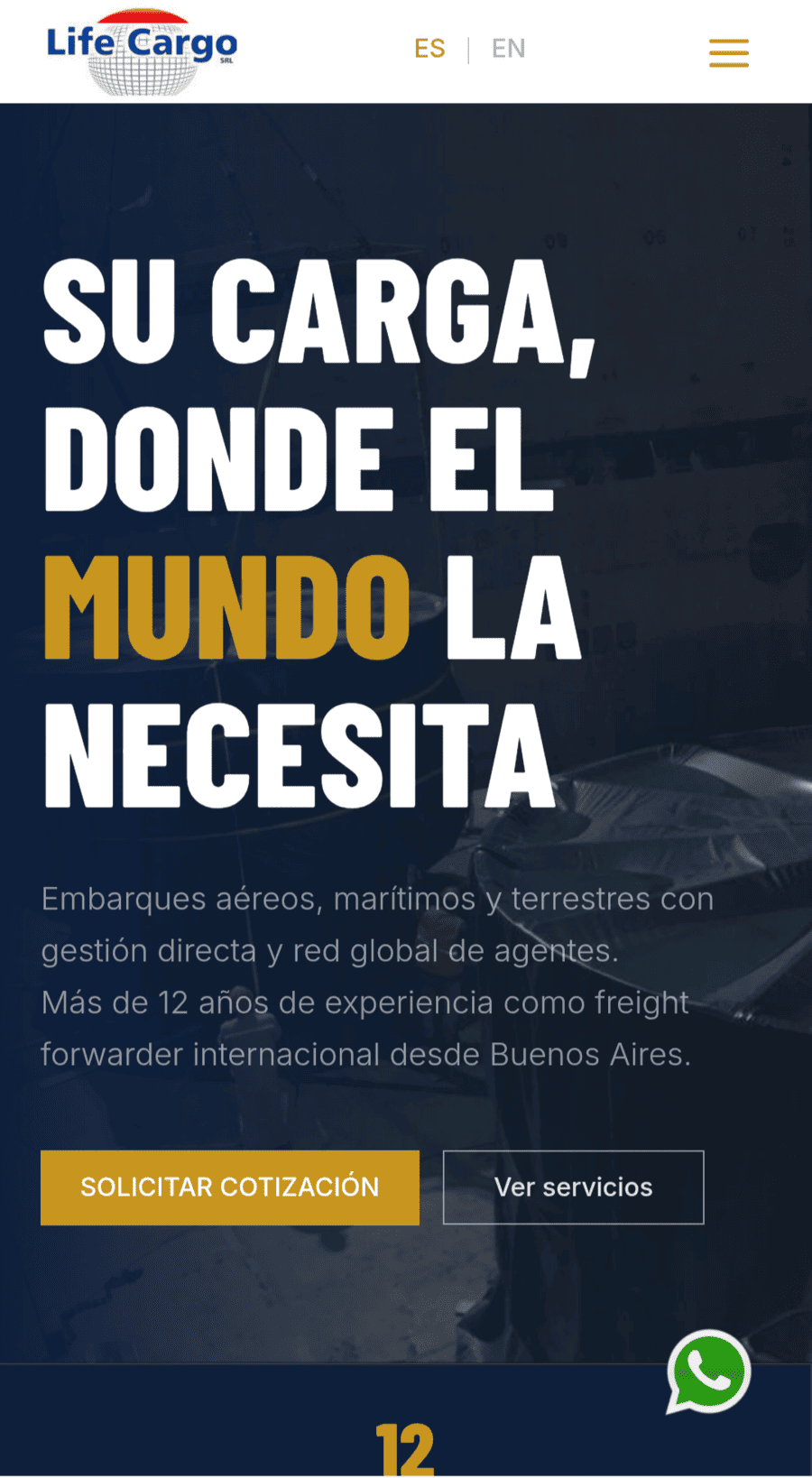 Sitio web móvil bilingüe de Life Cargo, empresa de logística internacional, diseñado en Divi con paleta navy y dorado